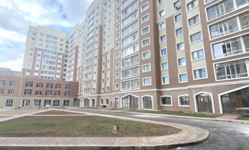 Лифт упал на рабочих в ЖК в Астане: один погиб