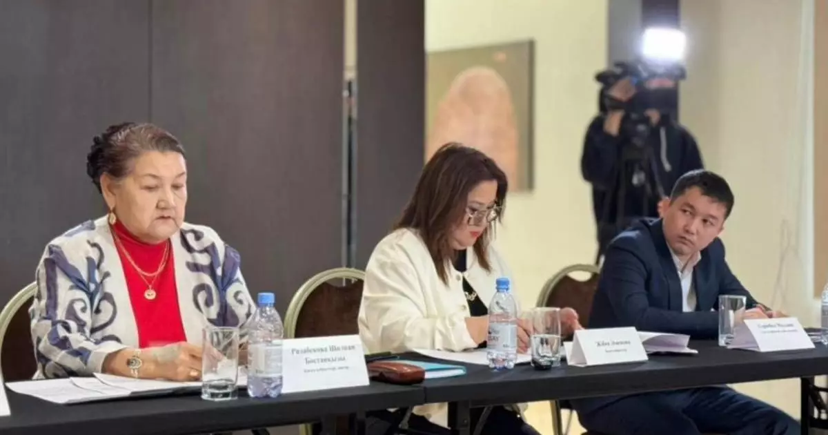  «Арсыз дүниелердің ықпалына қарсымыз»: Алматыда ЛГБТ насихатына қарсы заң талқыланды 