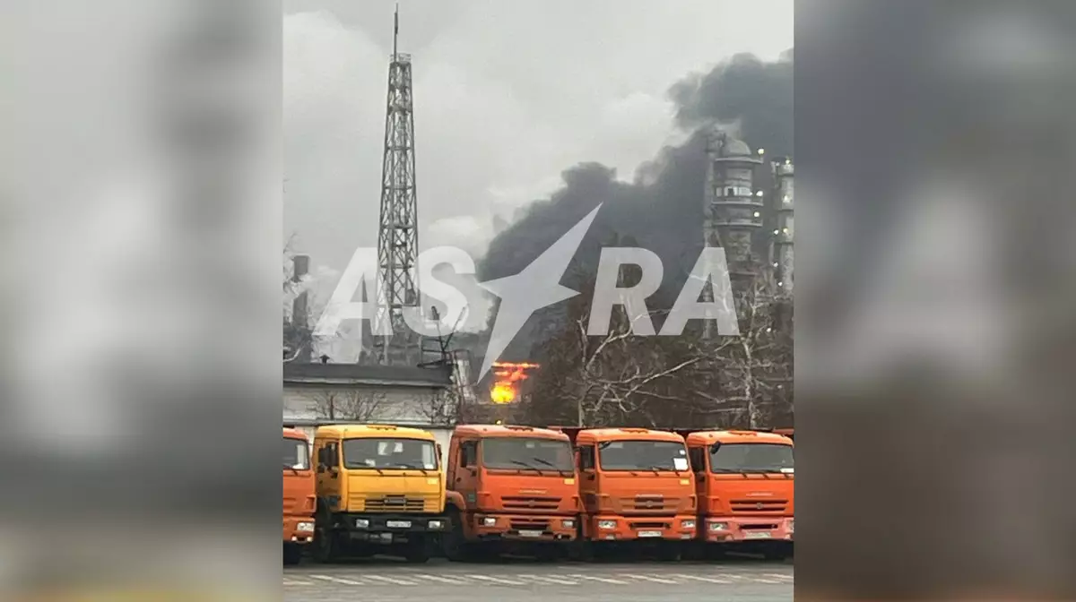 В Татарстане загорелся нефтезавод "Нижнекамскнефтехим"