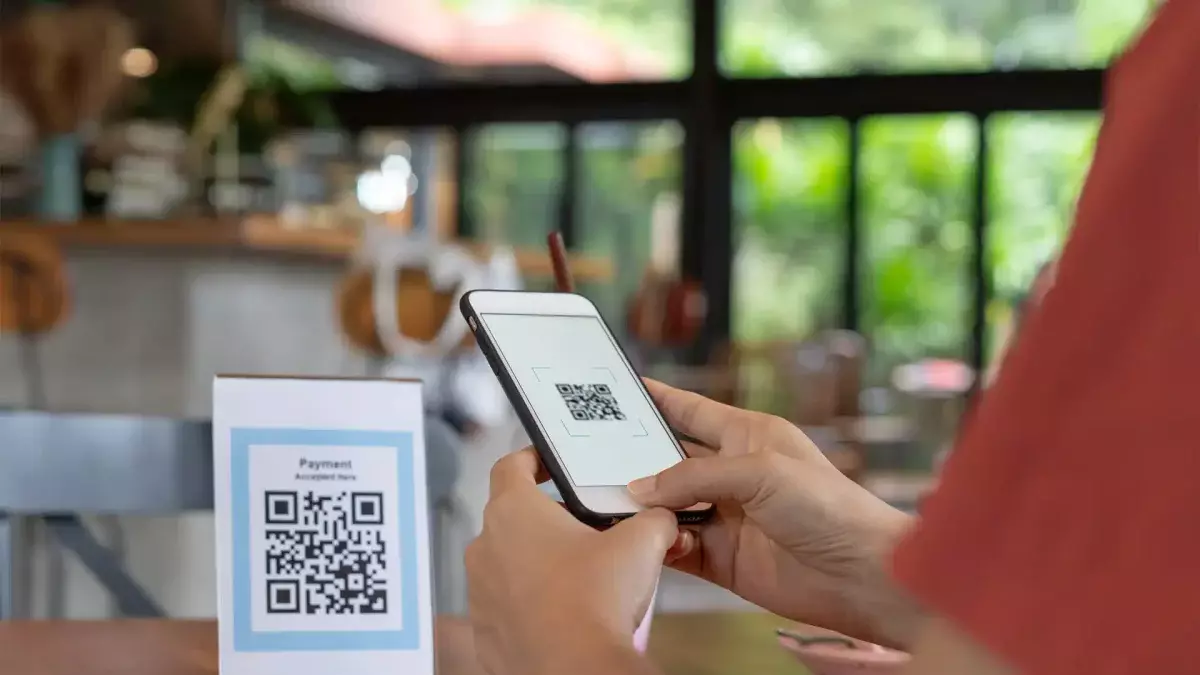 Бірегей, бірақ түгел емес: неге Қазақстан банктері ортақ QR-ға әлі толық өтпеді?