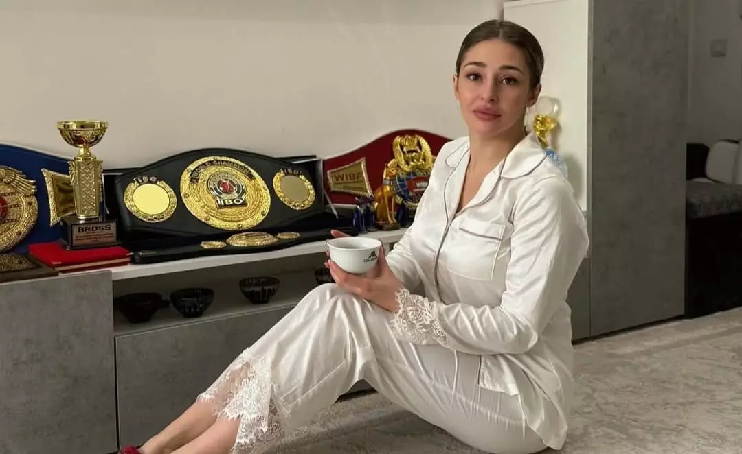 Визасы жоқ чемпион! Қазақстандық боксшы Египеттегі жекпе-жегіне әрең ұшып кетті