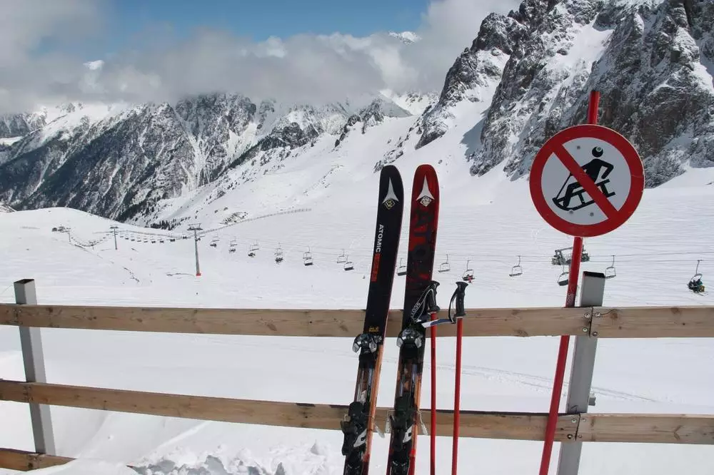 Туроператор Bavaria Fernreisen предлагает лыжные туры в Казахстан с перелетом.