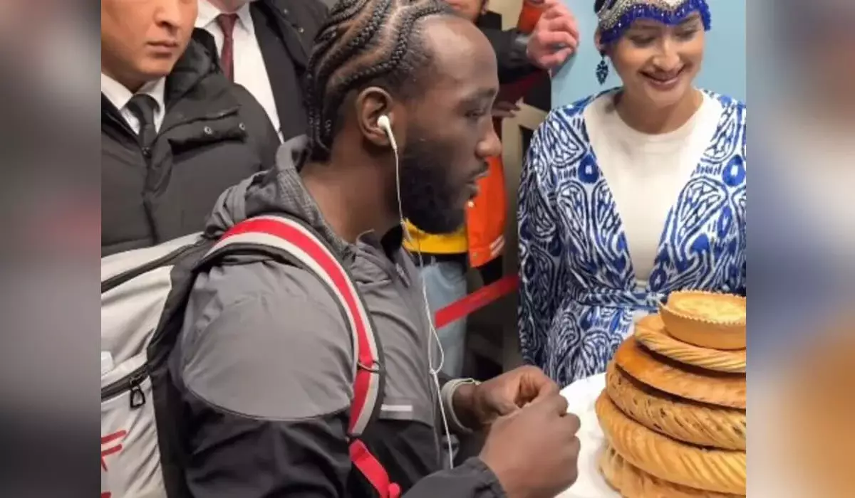 Легенды бокса Усик и Кроуфорд прибыли в Узбекистан (ВИДЕО)