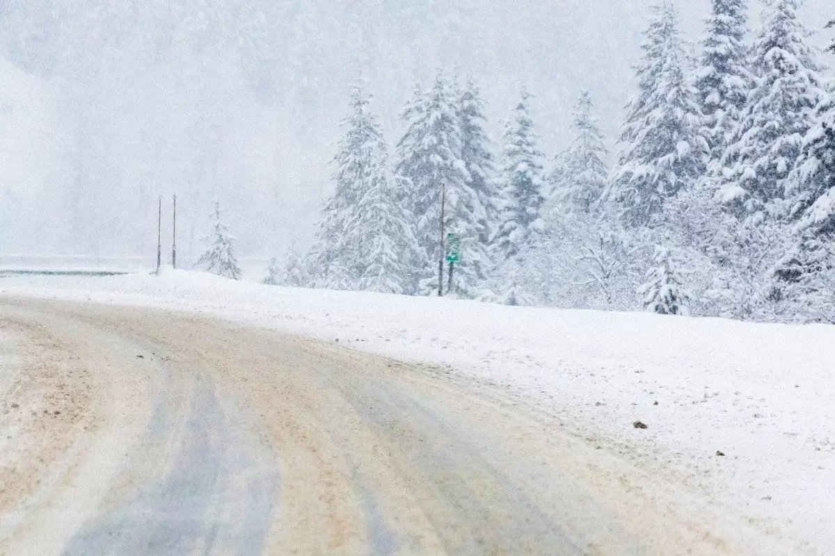 Гололед и туман: штормовое предупреждение объявили в Казахстане на 14 ноября