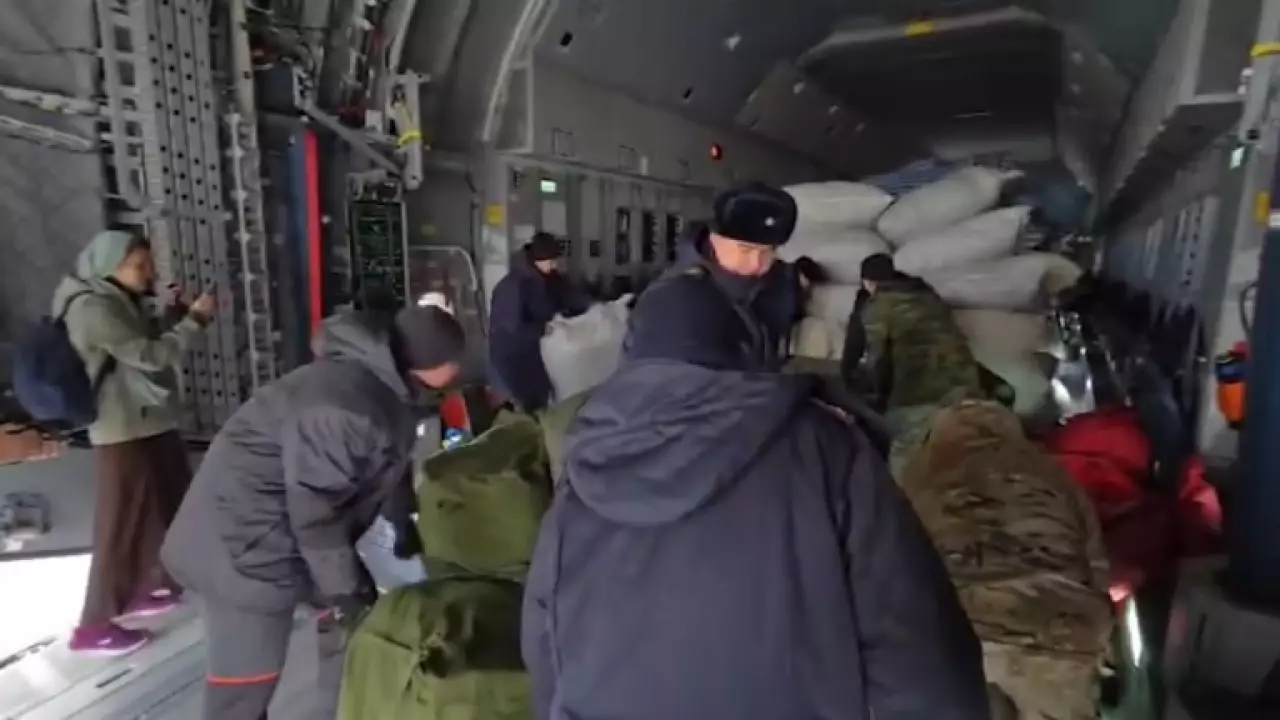 Казахстан отправил 18 тонн гумпомощи в Афганистан