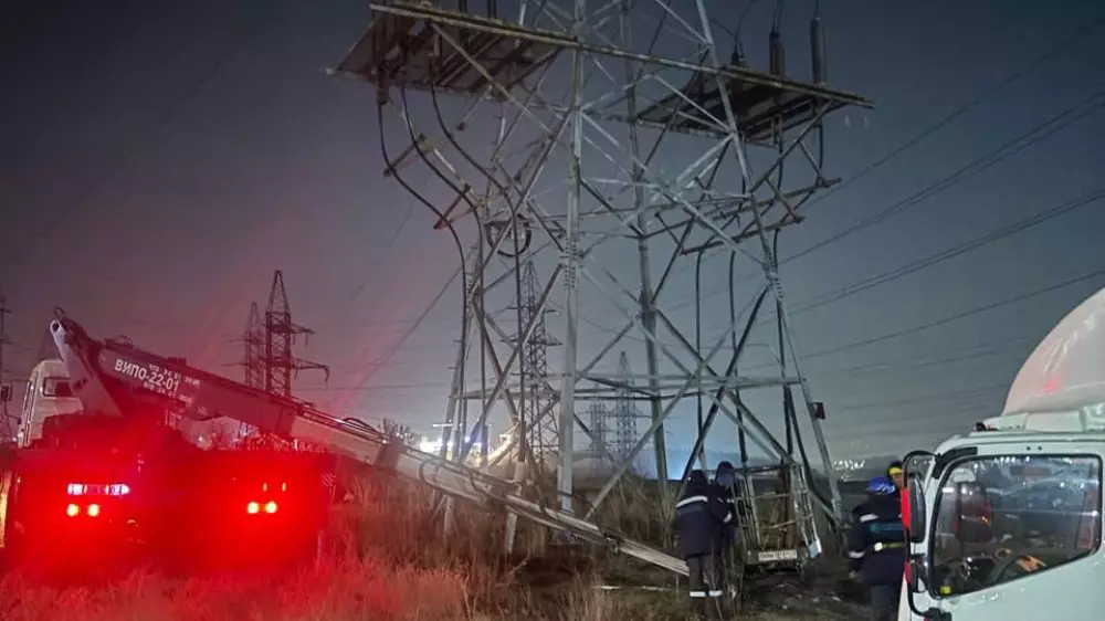 В Алматы аварийно отключили электричество в десяти микрорайонах