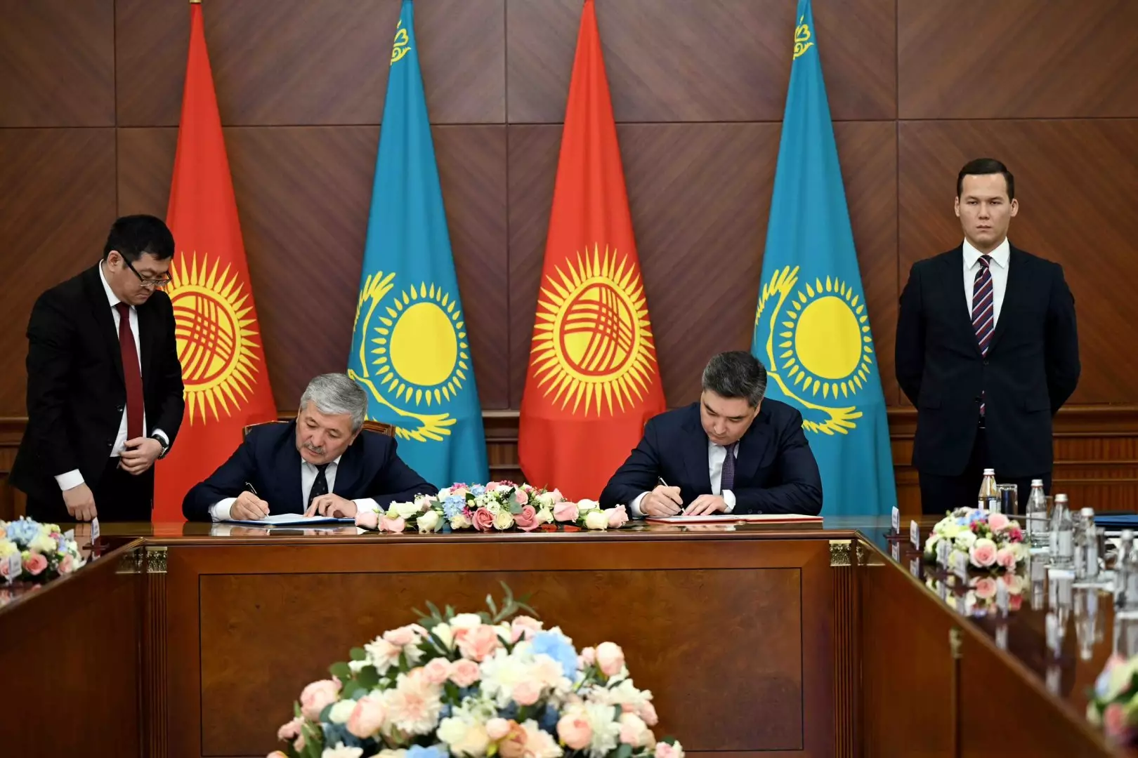 Казахстан и Киргизия подписали протокол 13-го заседания межправительственного совета.