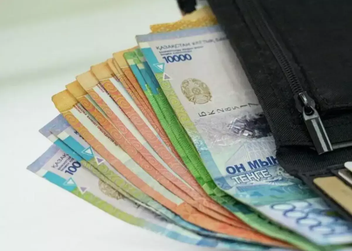 Ради денег: казахстанец «похоронил» отца и мать, чтобы получить материальную помощь от коллег - новости на Lada.kz 13.11.2025