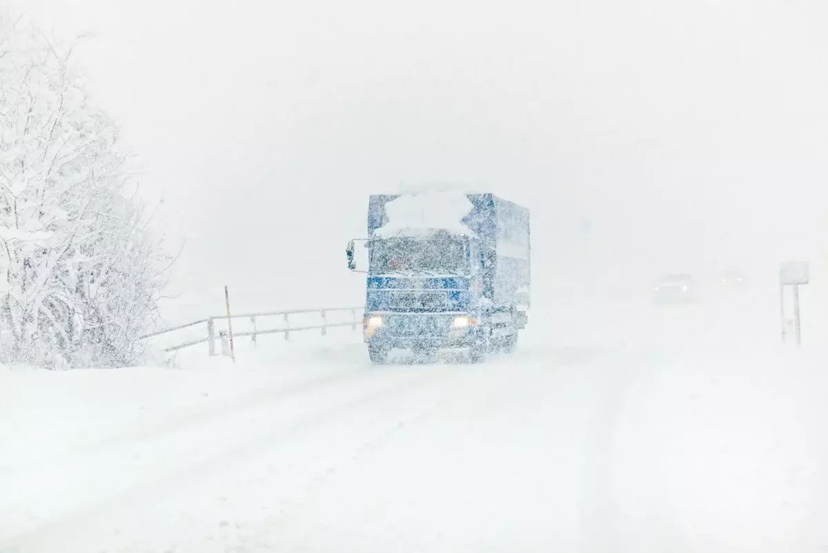 Ограничение для всех видов транспорта ввели на республиканской трассе в области Абай