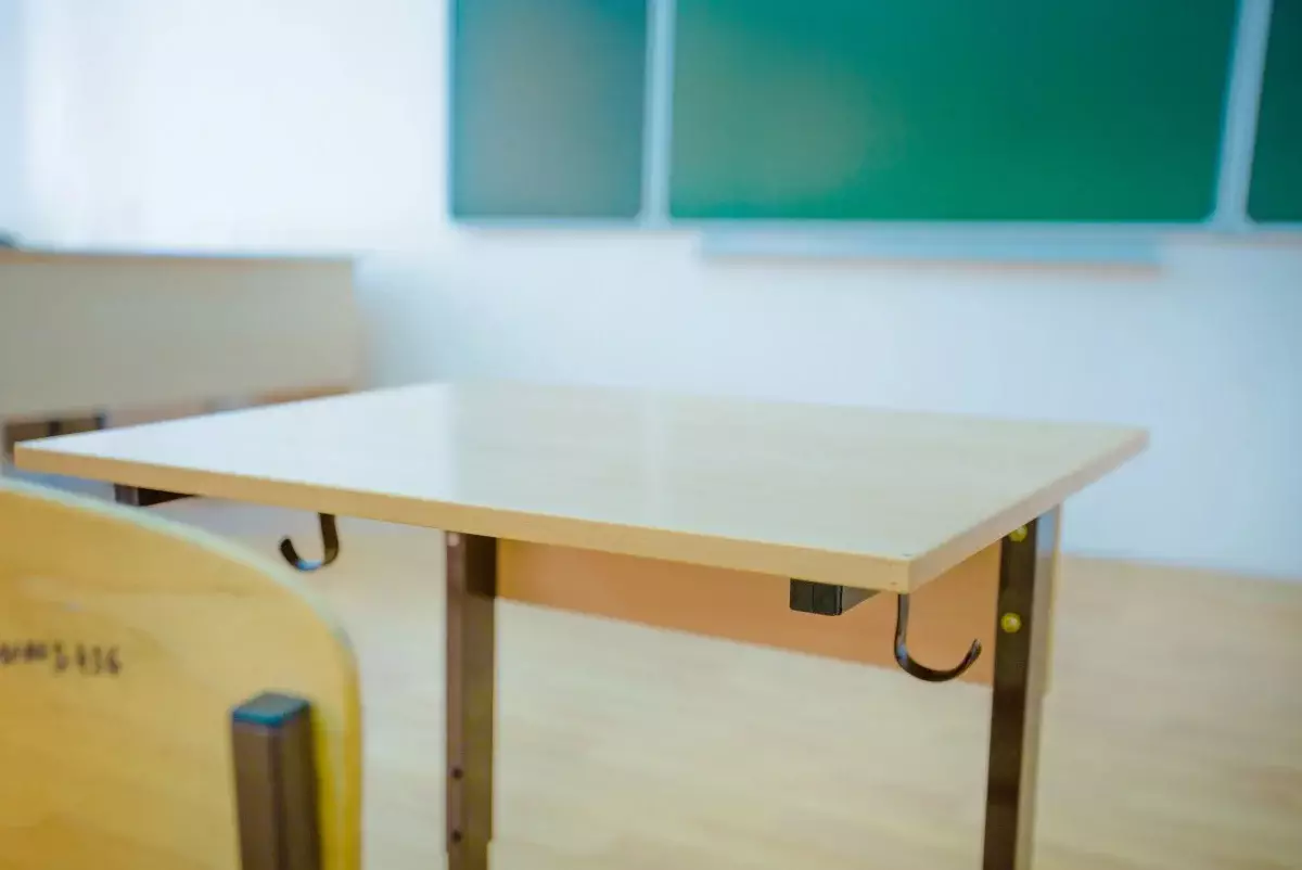 В Актобе школьнику сломали руку: мать заявила об избиении старшеклассниками