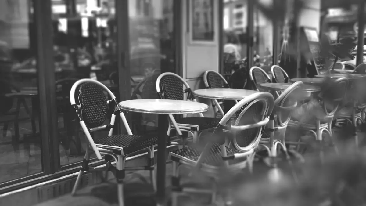 Кафе мен мейрамханалардың 22:00-ден кейін жұмыс істеуіне тыйым салынады