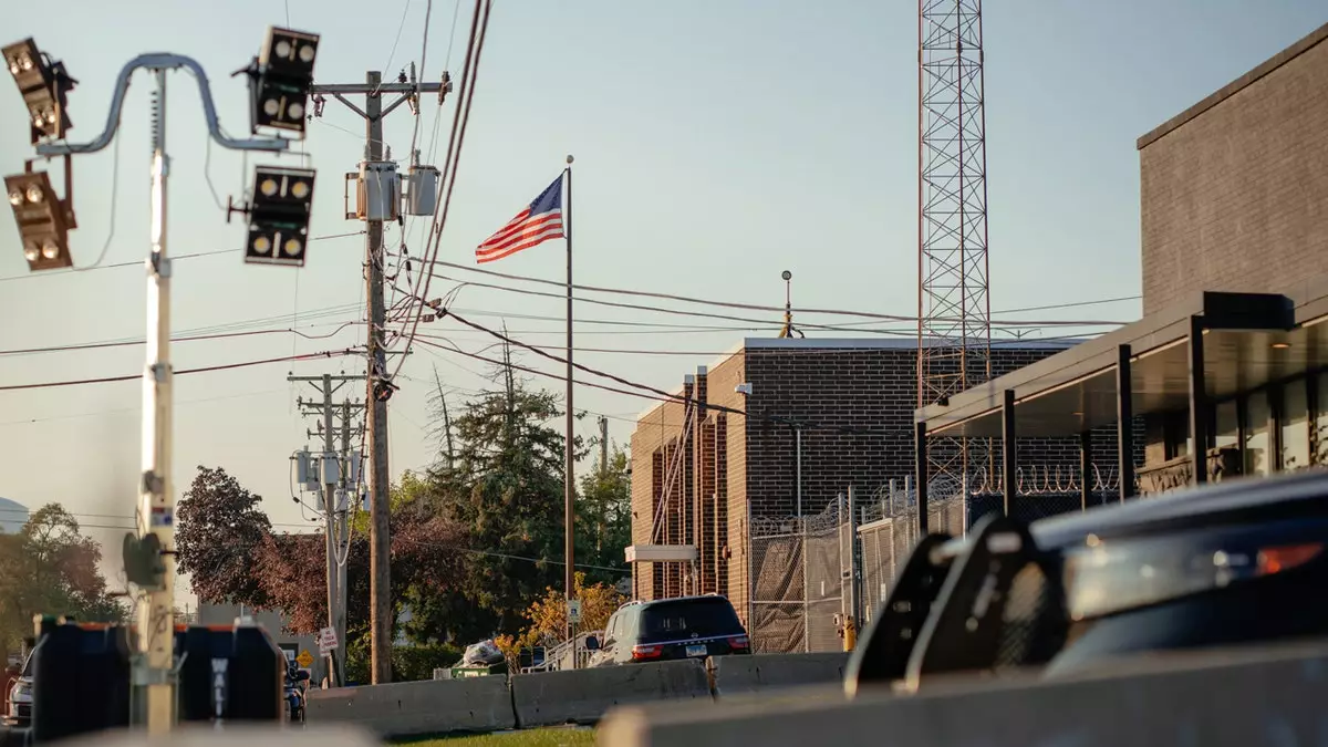 Судья, приказавший освободить 600 нелегальных иммигрантов в Чикаго, подвергся критике со стороны МВБ как активист, ставящий жизни под угрозу.