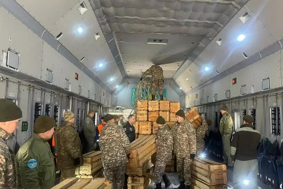 Казахстан отправил для пострадавших от землетрясения в Афганистане 18 тонн гумпомощи