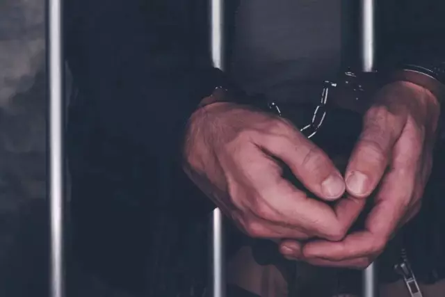 Атырауда әйел мен ұлы күйеубаласын пышақтап өлтірді