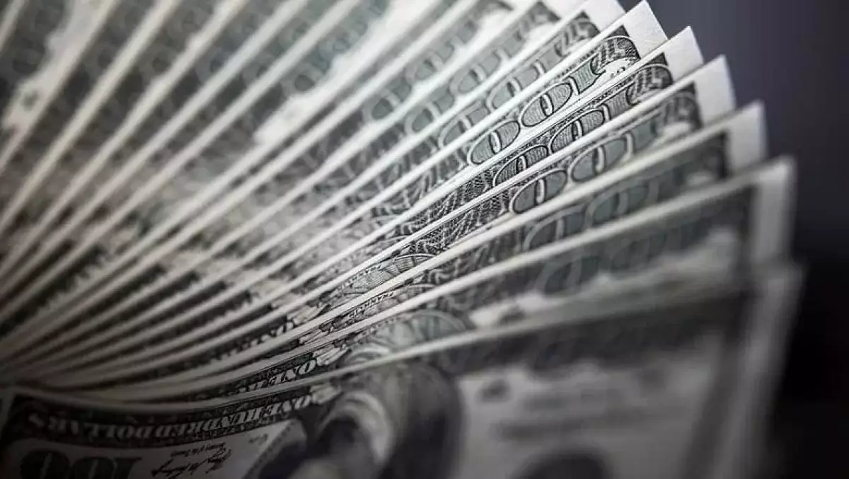 Тенге снова просел – доллар и евро подорожали к утру 14 ноября