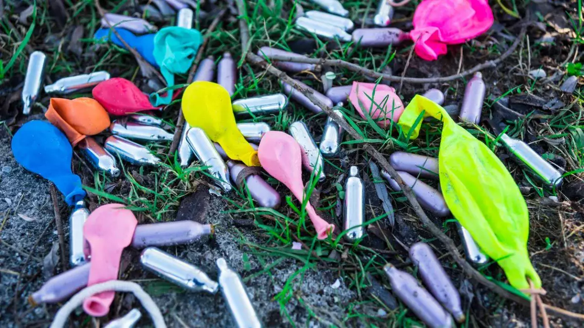 Астанада азот оксидін лицензиясыз сатқандар «кәсібінен» айырылып қалды