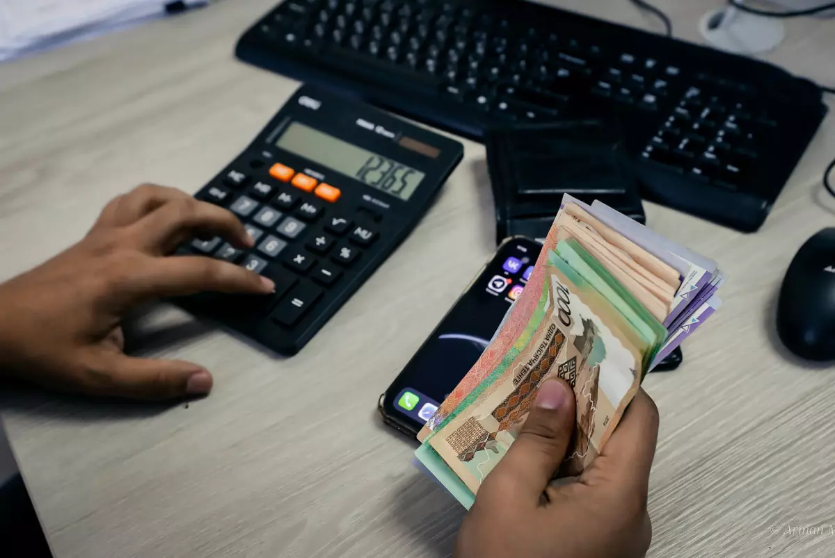 Тысячи казахстанцев месяцами без зарплаты: проверка выявила нарушения на 394 предприятиях