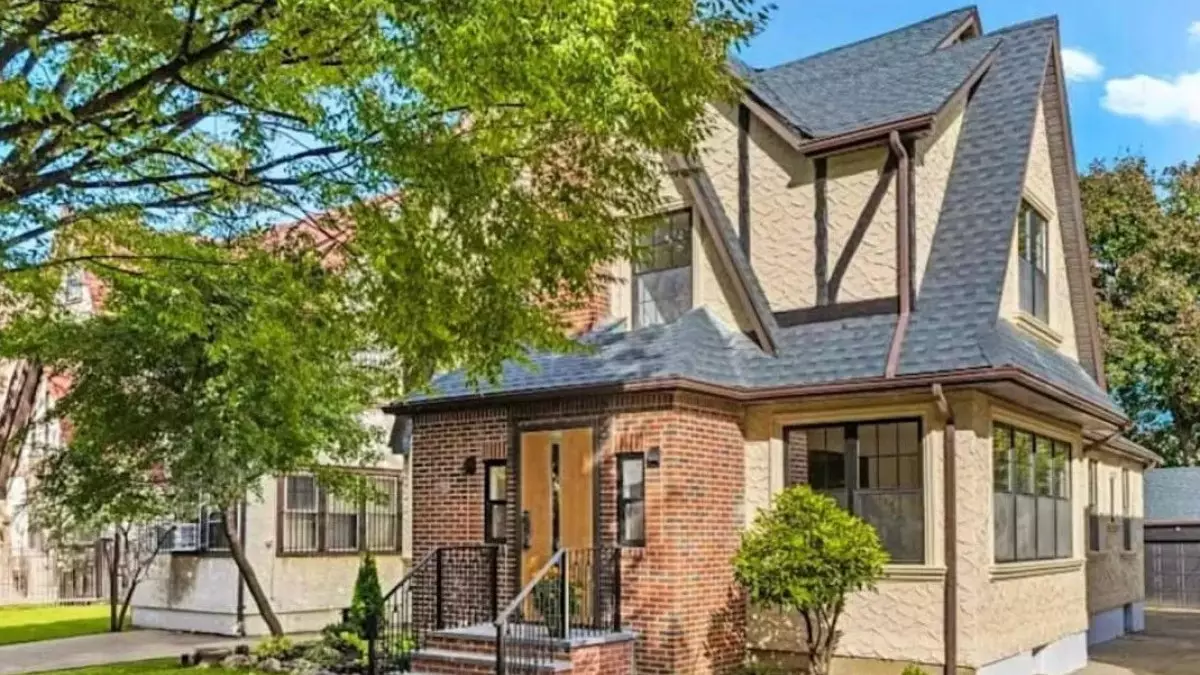 Трамптың туған үйі Нью-Йоркте қомақты сомаға сатылып жатыр