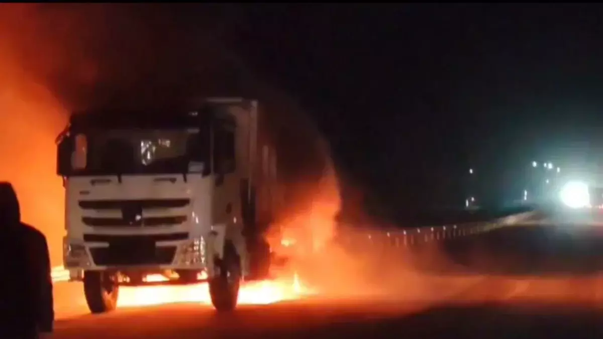 «Алматы-Өскемен» тасжолында жүк көлігі өртеніп кетті