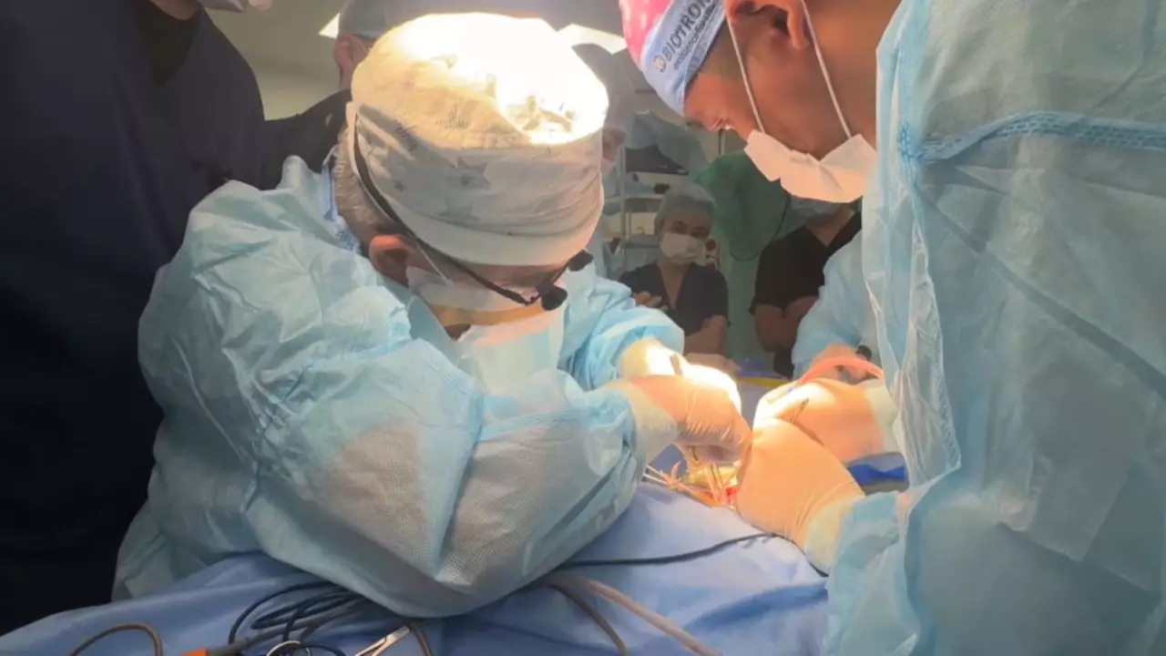 ШҚО нейрохирургтері озық үлгідегі 15 операция түрін меңгерді