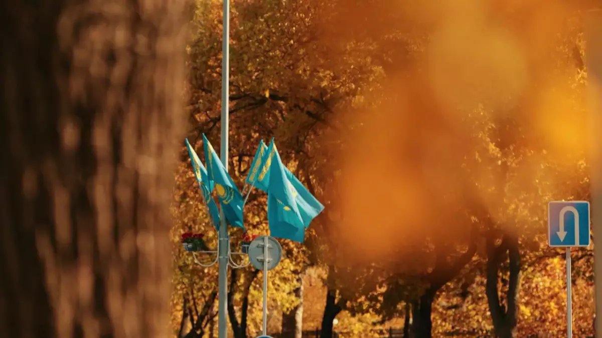 Қазақ-өзбек достығы: Ташкент көшелері Қазақстан туымен безендірілді