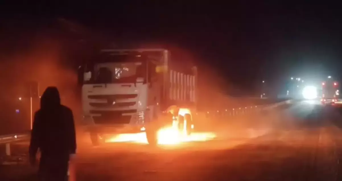 Алматы–Өскемен тас жолында жүк көлігі өртенді