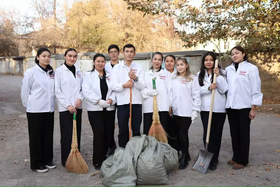 “Таза Қазақстан“: Шымкент тұрғындары қаланың экологиялық келбетін жақсартуға үлес қосып жатыр