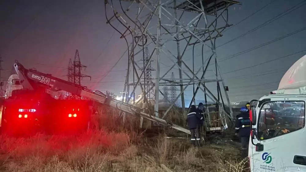 Авария в Алматы: часть города остаётся без света