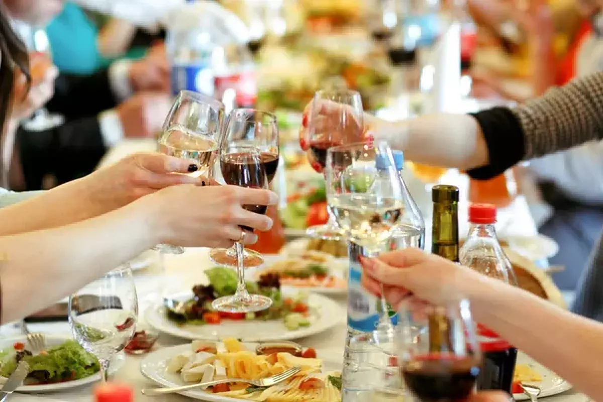 После 22:00 тои запрещены: принят новый закон о тишине