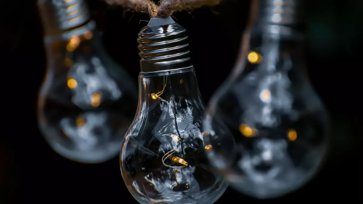 “Техникамыз күйді”: Алматының бір бөлігінде кешеден бері жарық жоқ