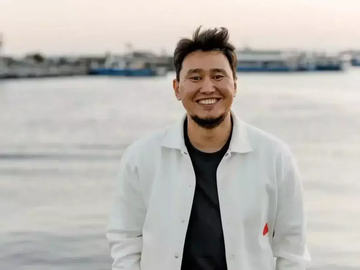 «Оставьте все и обнимите своих детей»: Жахан Утаргалиев обратился к родителям после долгожданной радости друга