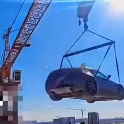 В Шымкенте молодой человек устроил дрифт на крыше 12-этажного дома