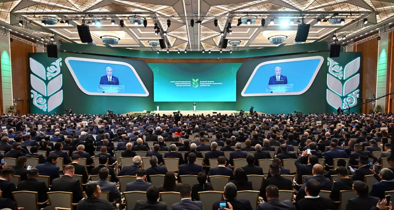 Президент Ауыл шаруашылығы еңбеккерлерінің екінші форумына қатысып отыр
