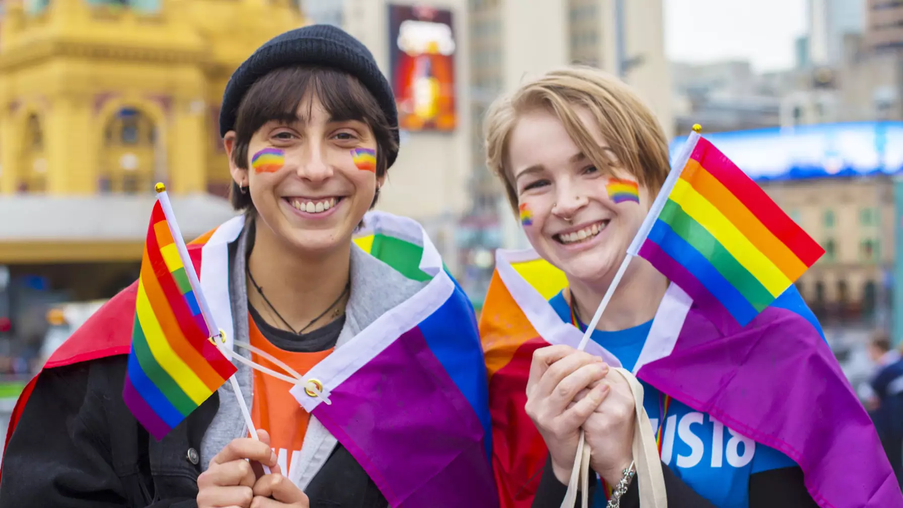 "Шетелдік лесбианкалар сүйкімді" деген жігіт оңбай сөз естіп қалды