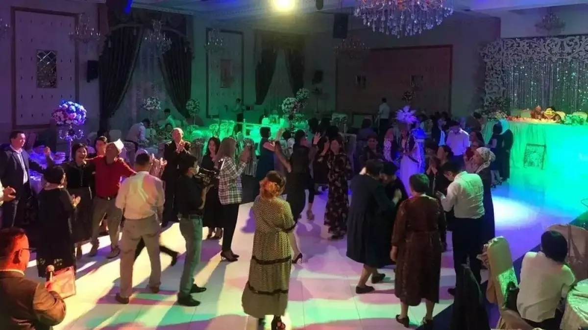 В Кыргызстане тои и работа развлекательных заведений будут ограничены до 22:00 – глава ГКНБ