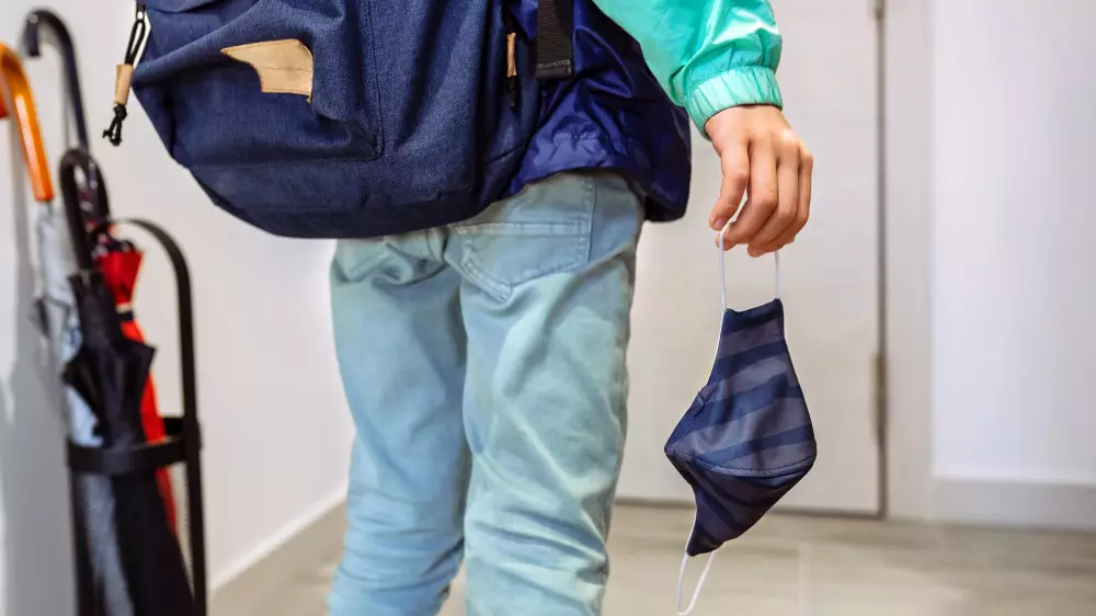 Удалёнку и масочный режим начали вводить в школах Астаны