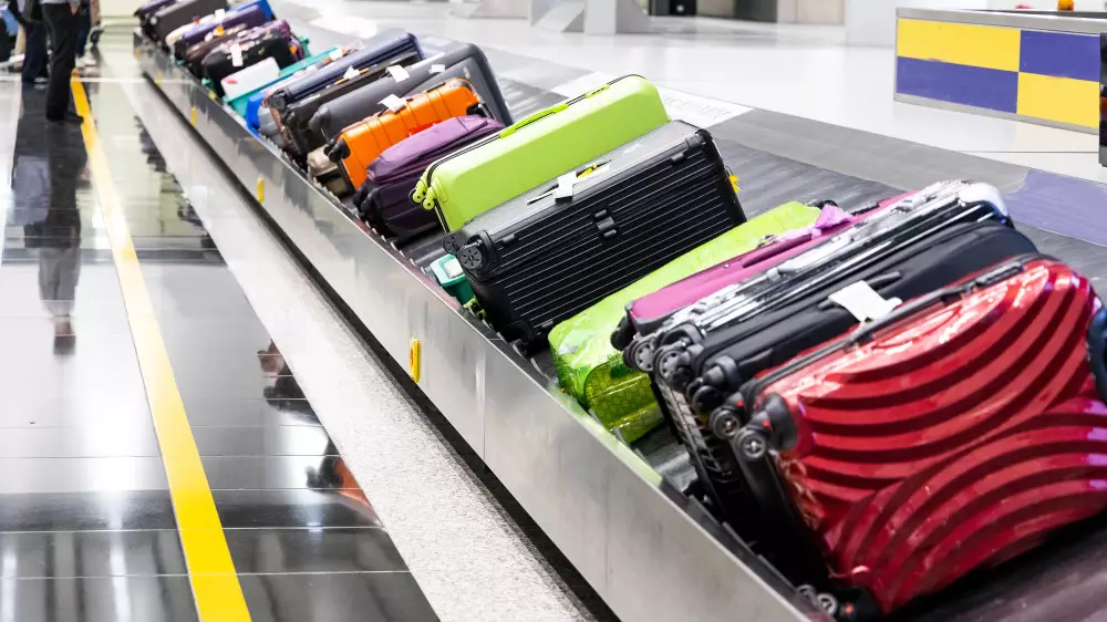 Казахстанец прилетел в Астану и получил неприятный “подарок“ за 100 тысяч