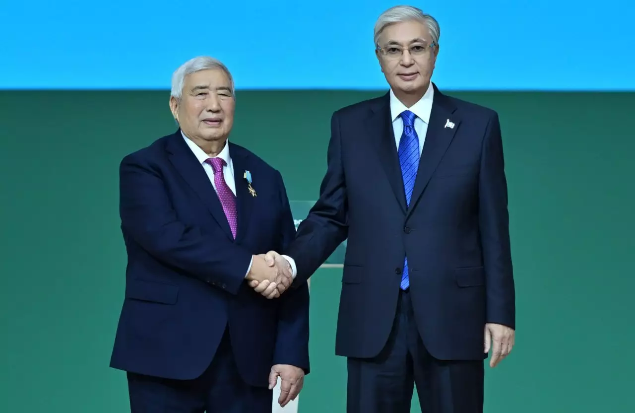 Токаев наградил 30 работников сельского хозяйства