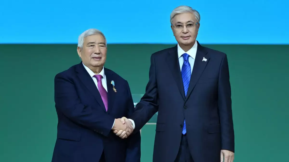 Тоқаев агросектордың 30 үздік өкіліне мемлекеттік наградалар табыстады