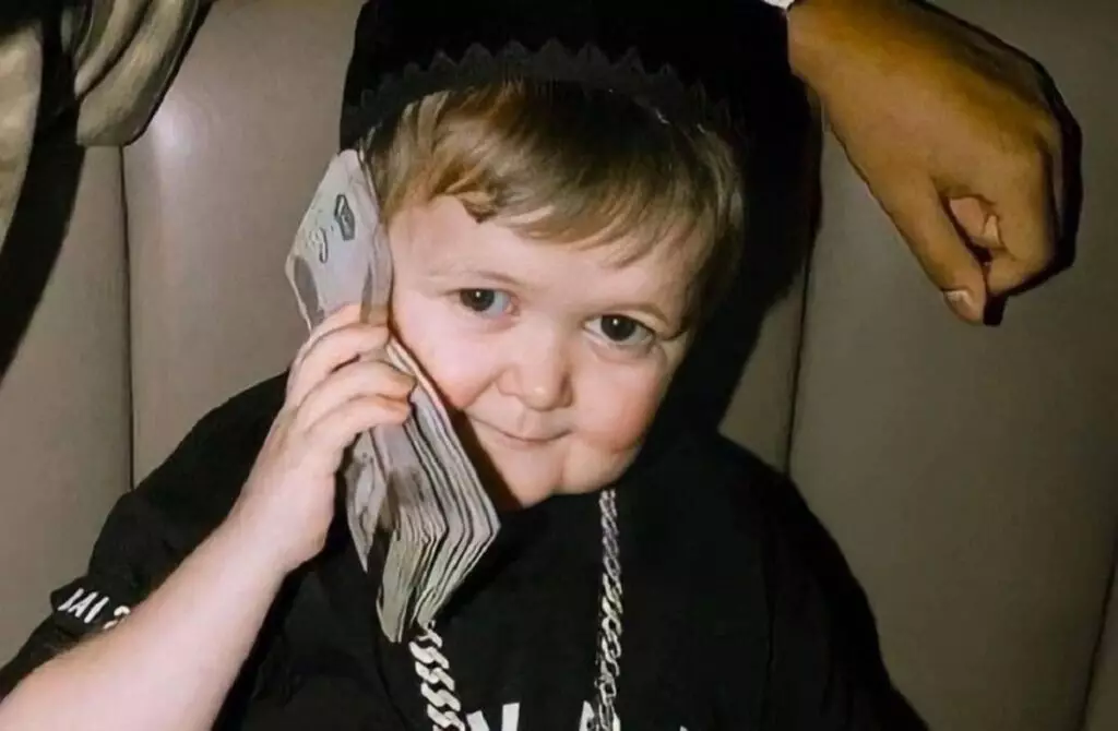 Зумеры получают самые низкие зарплаты в Казахстане, а миллениалы лидируют по доходам