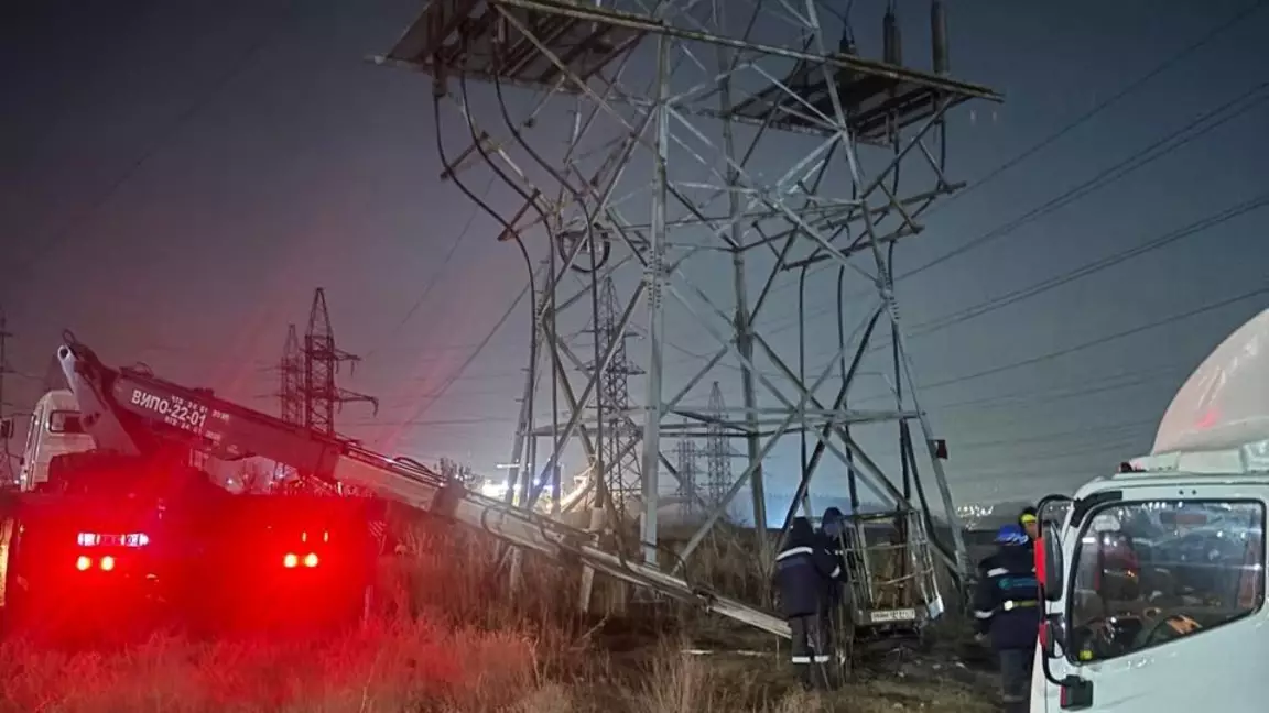 Алматыдағы бір аудан 19 сағаттан бері жарықсыз отыр