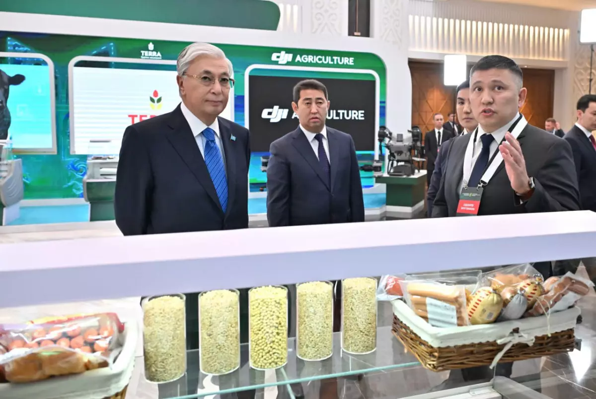 Токаев осмотрел выставку цифровых решений в сфере сельского хозяйства