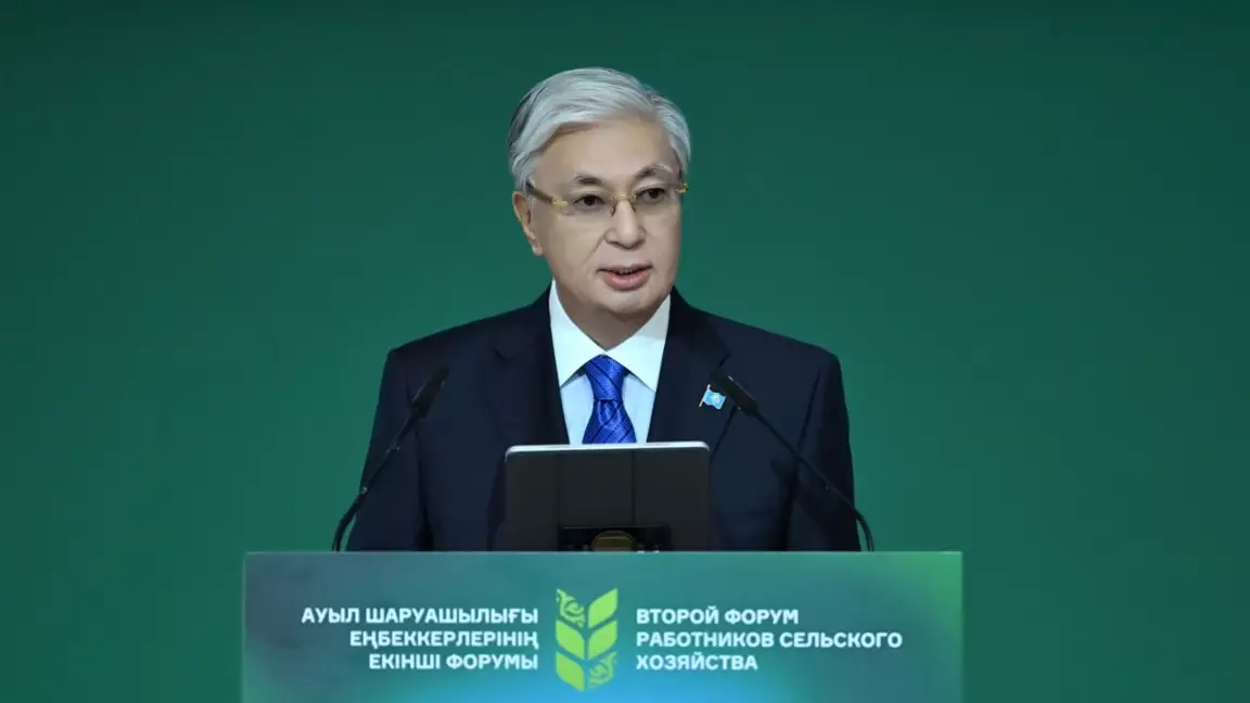 "Бірі ауылда жұмыс жоқ десе, енді бірі жұмысшы жетіспейді деп шағымданады" - Тоқаев