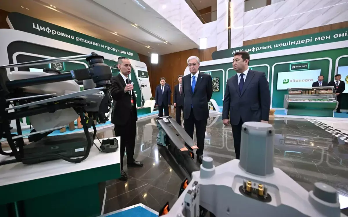 Мемлекет басшысы ауыл шаруашылығындағы цифрлық шешімдер көрмесін аралап көрді
