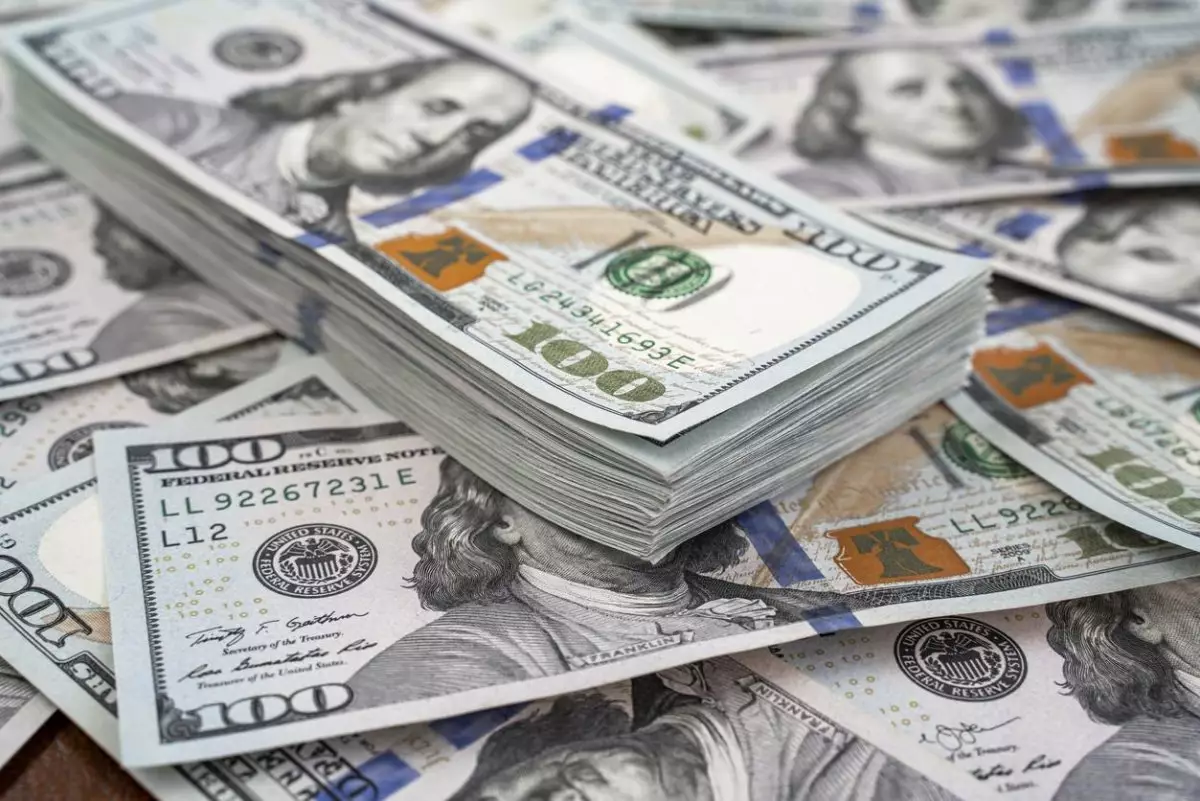 Карагандинец вымогал 700 тысяч долларов у предпринимательницы