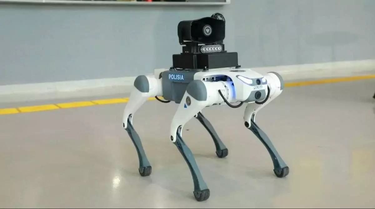 За жителями Астаны начали следить роботы-собаки