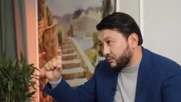 Діндар Тазабек Назарбаевты ақтап, жақтап сұхбат берді