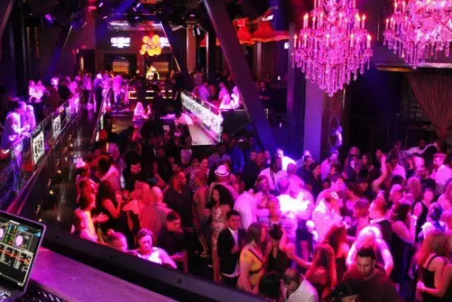 Түнгі клубтар мен тойханалар 22:00-ге дейін ғана жұмыс істейді