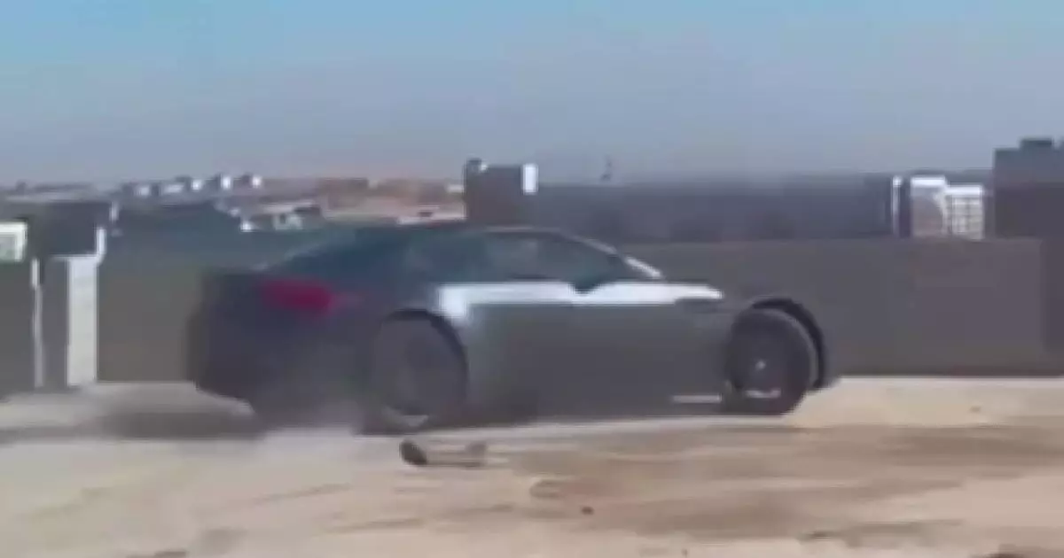  Шымкентте 12 қабатты тұрғын үйдің шатырында көлігімен дрифт жасаған жігіт қамауға алынды 