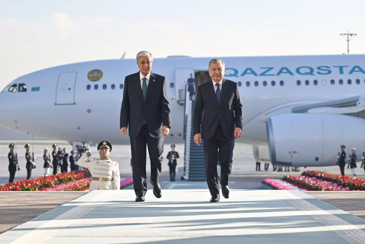 Глава государства прибыл в Ташкент по приглашению Шавката Мирзиёева